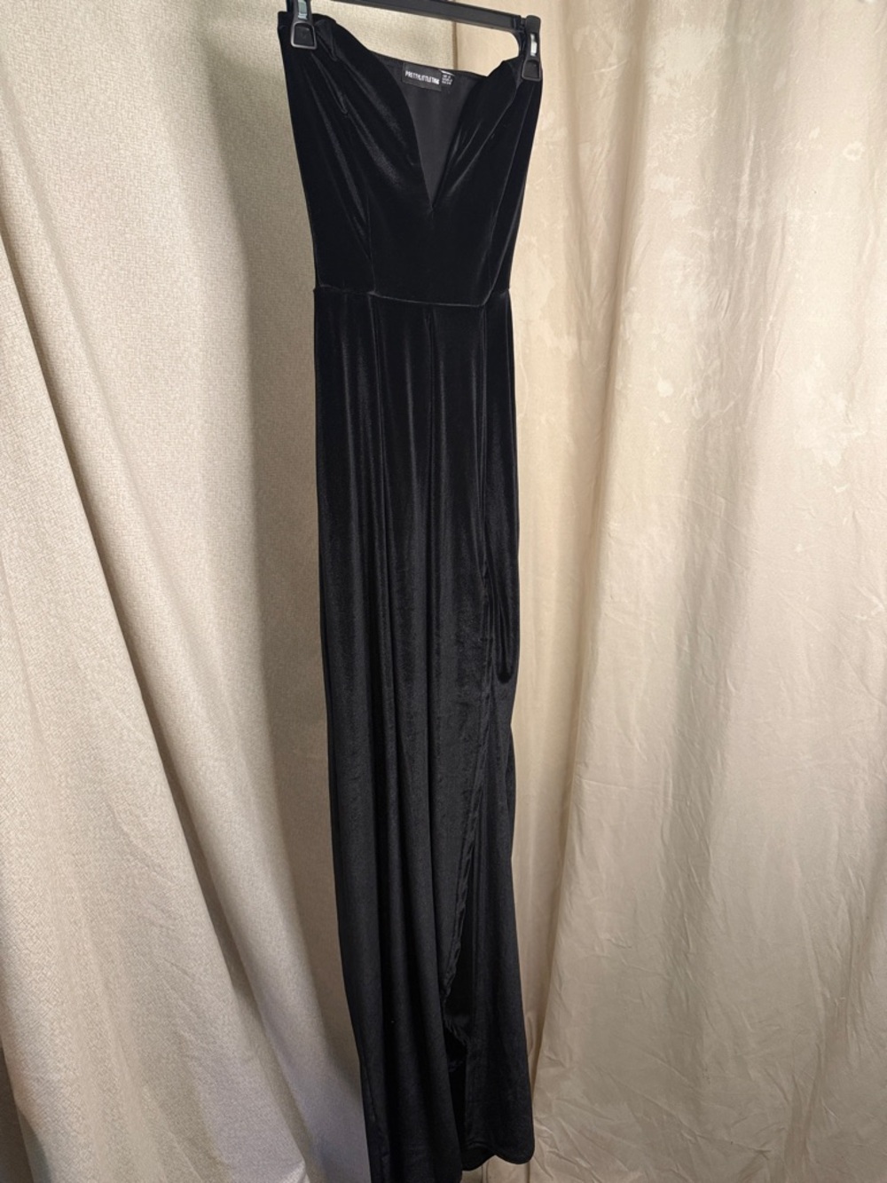 PrettyLittleThing Black Strapless Velvet Maxi Dress